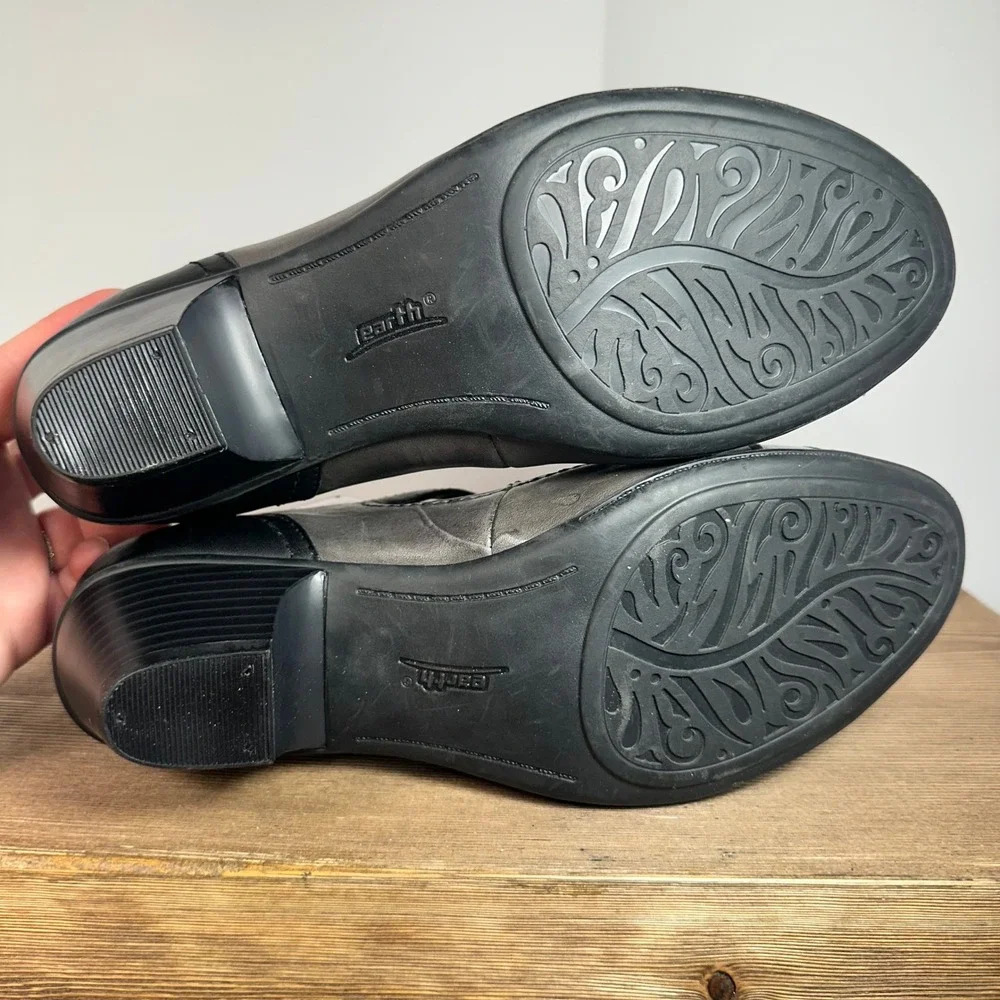 Earth Wanderlust T-Strap Mary Jane Comfort Heels Leather Two Tone 8.5B Academia